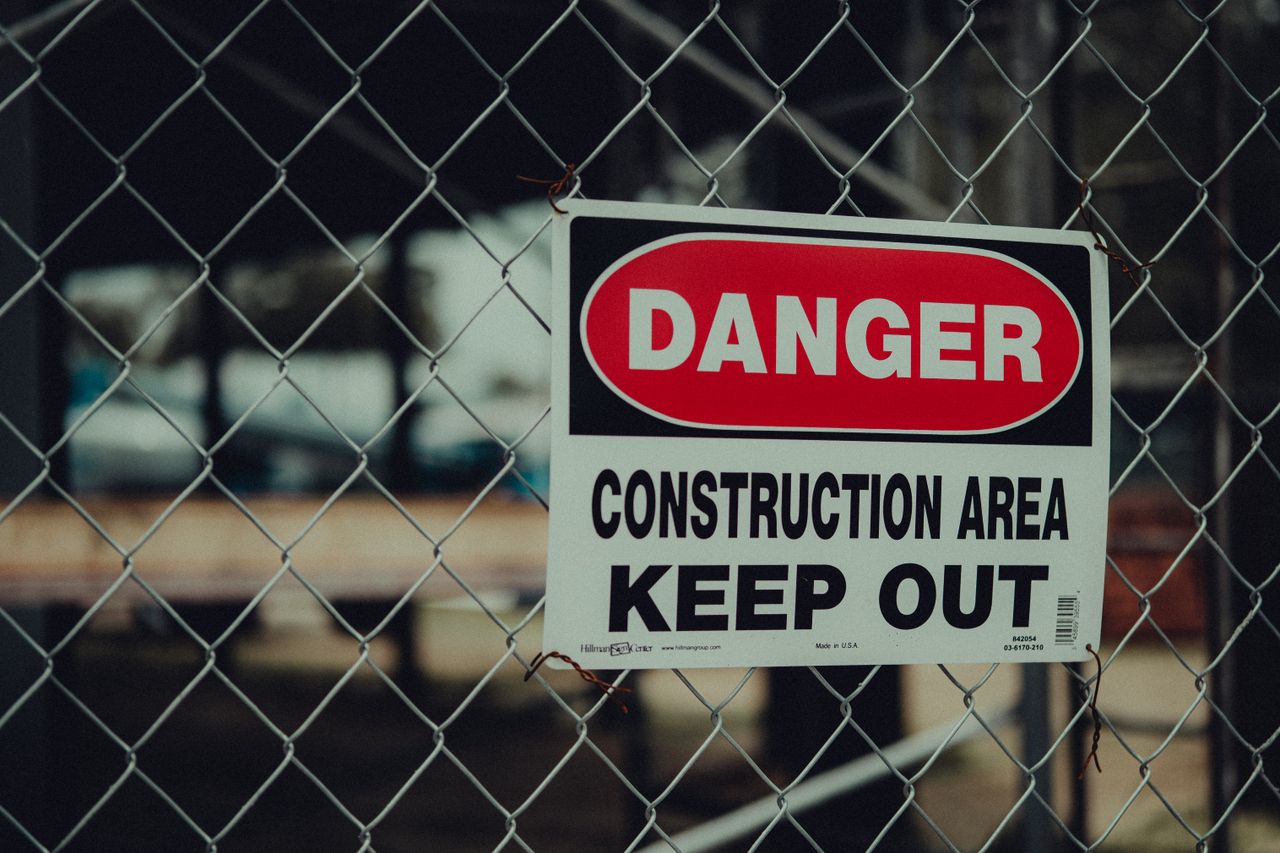 Temporary Construction Fences: Everything You Need to Know 1 Temporary construction fence rental guide including types, setup and costs.